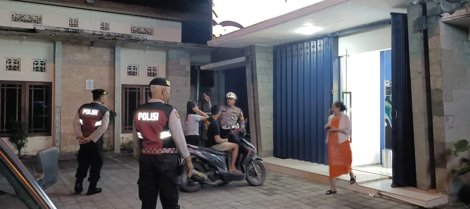 Samapta Polsek Abiansemal Patroli Dialogis Jaga Keamanan ATM Mandiri