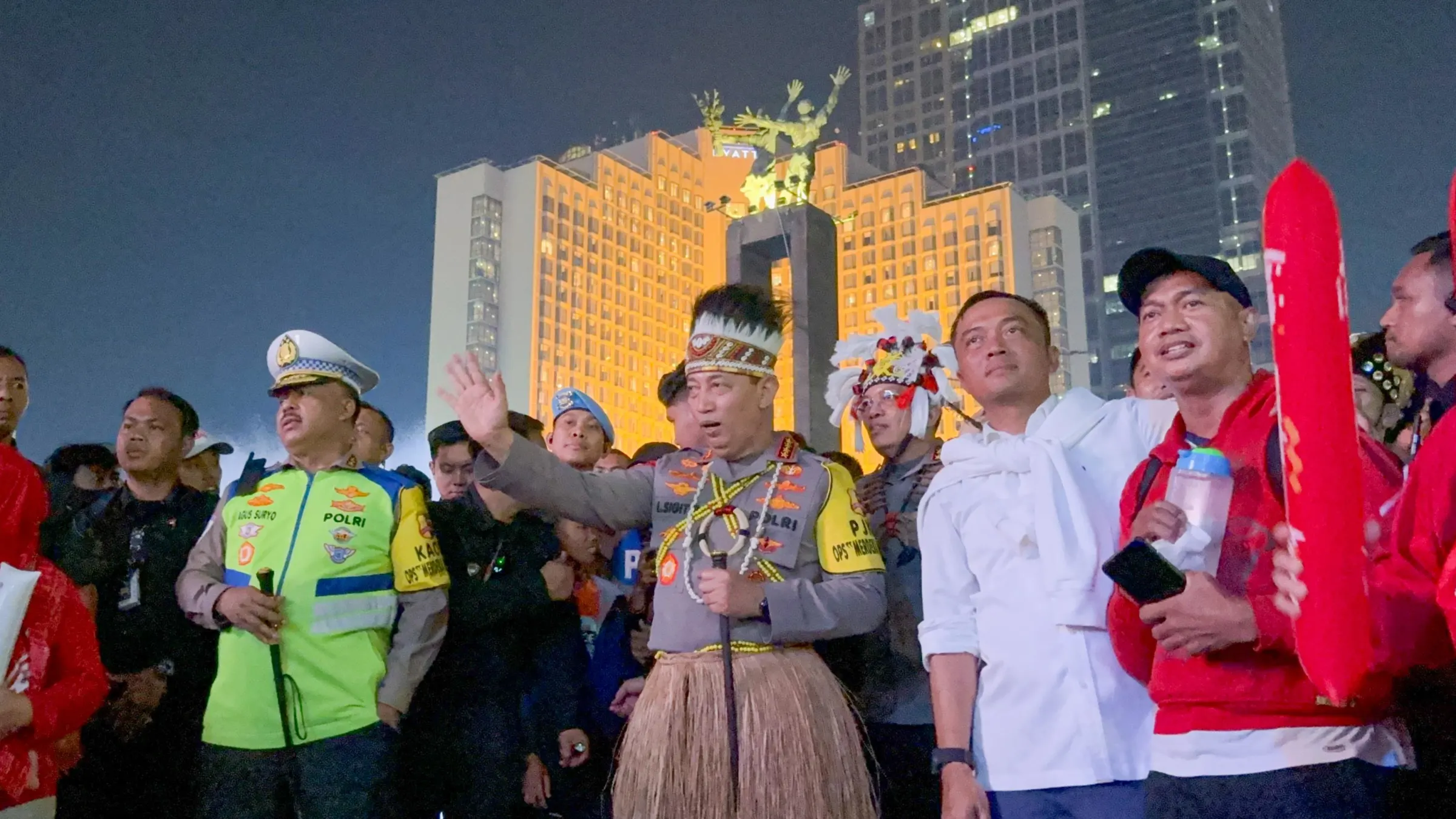 Kapolri & Mensesneg Tinjau Panggung Rakyat HUT ke-80 RI di Bundaran HI, Ribuan Warga Antusias