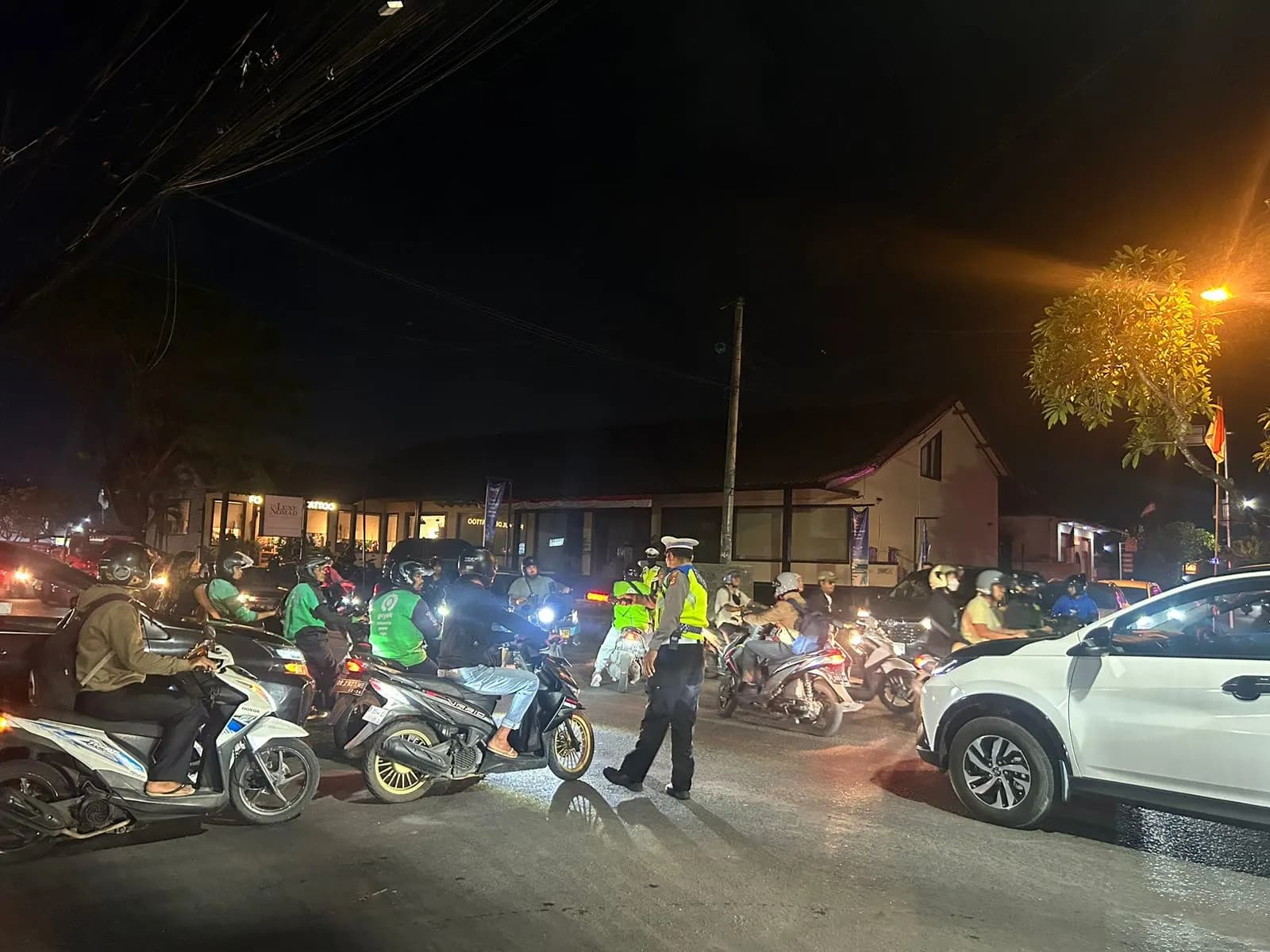 Strong Point Polisi Lancarkan Lalu Lintas Pererenan