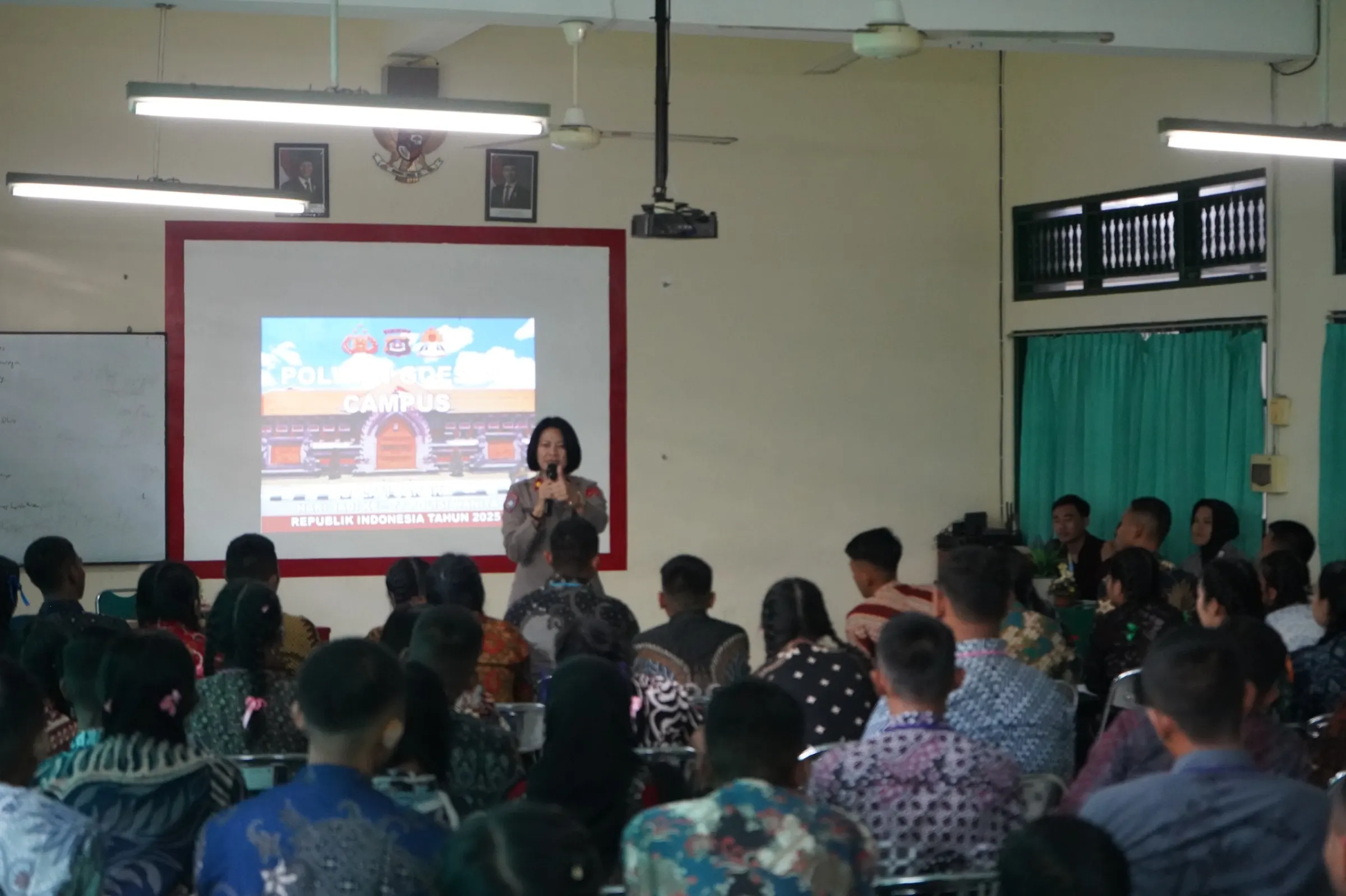 Polwan Polda Bali Edukasi Mahasiswa Soal Bahaya Narkoba