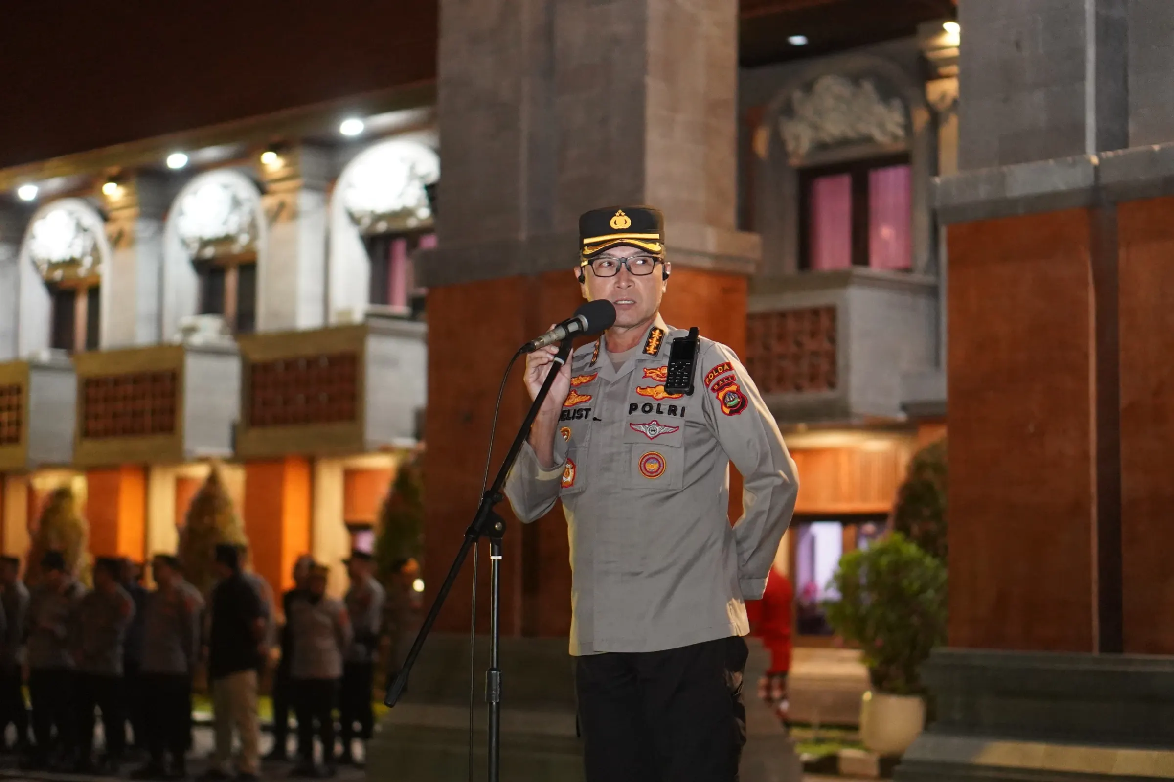 Polda Bali Kerahkan 1.441 Personel dalam Apel Malam Siaga Antisipasi Unjuk Rasa