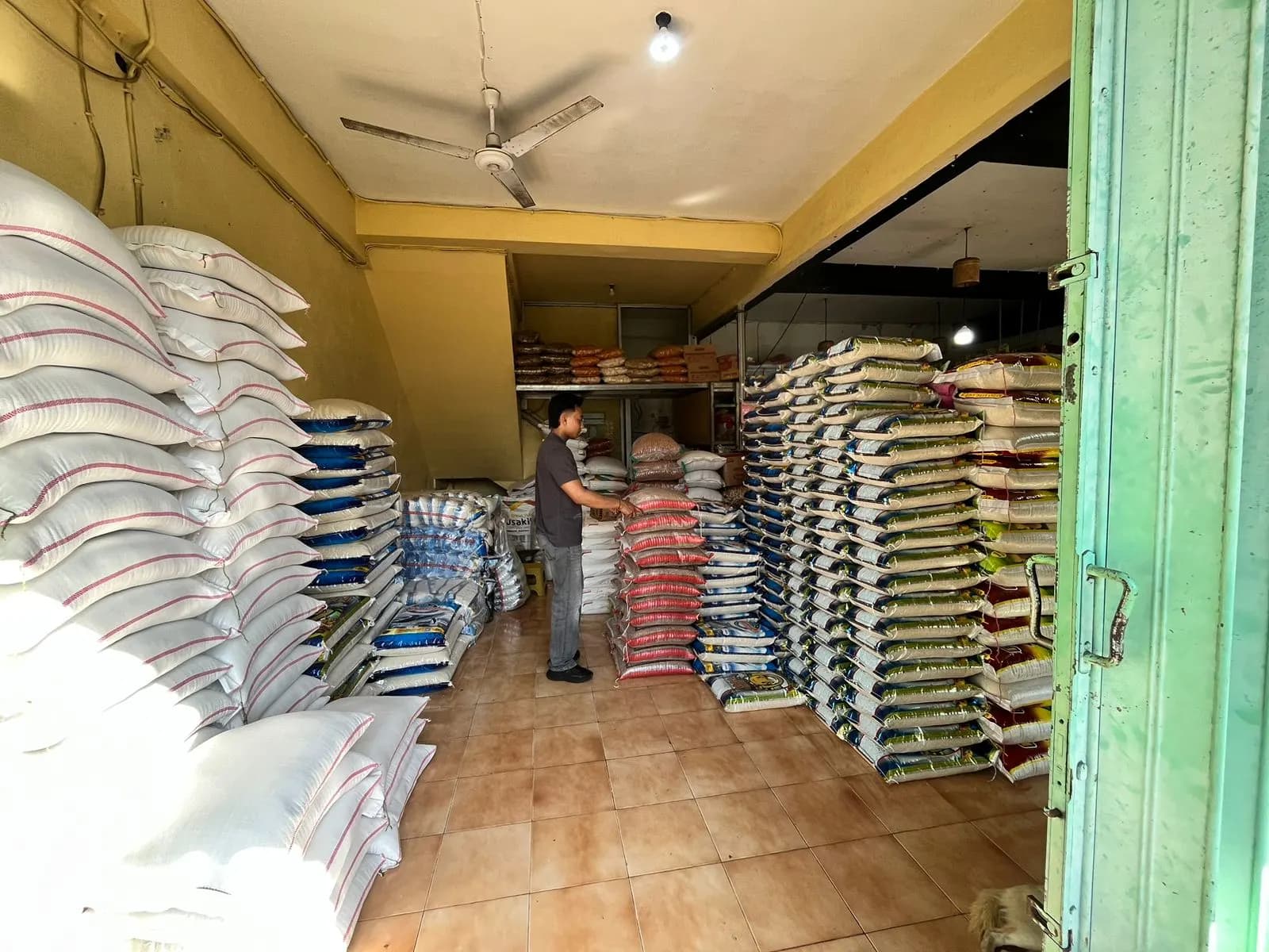 Unit Intelkam Polsek Bangli, Monitoring Ketersediaan Stock Dan Harga Sembako di Pasar Kidul