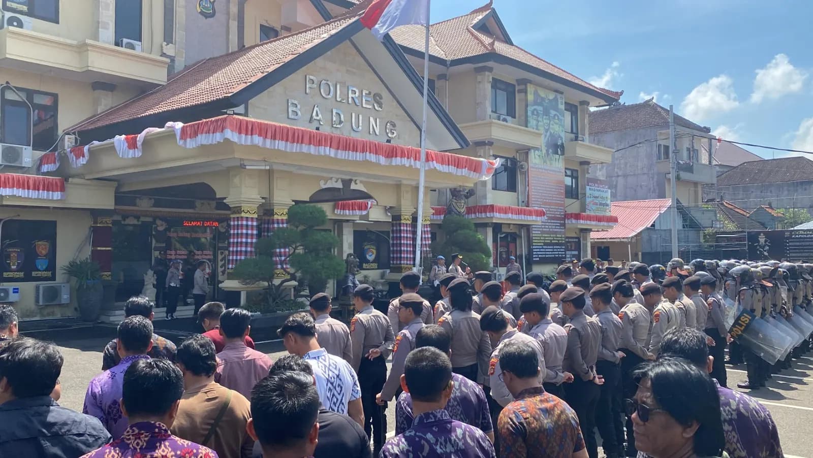 Sikapi Situasi Nasional, Polres Badung Latihkan Sispam Mako