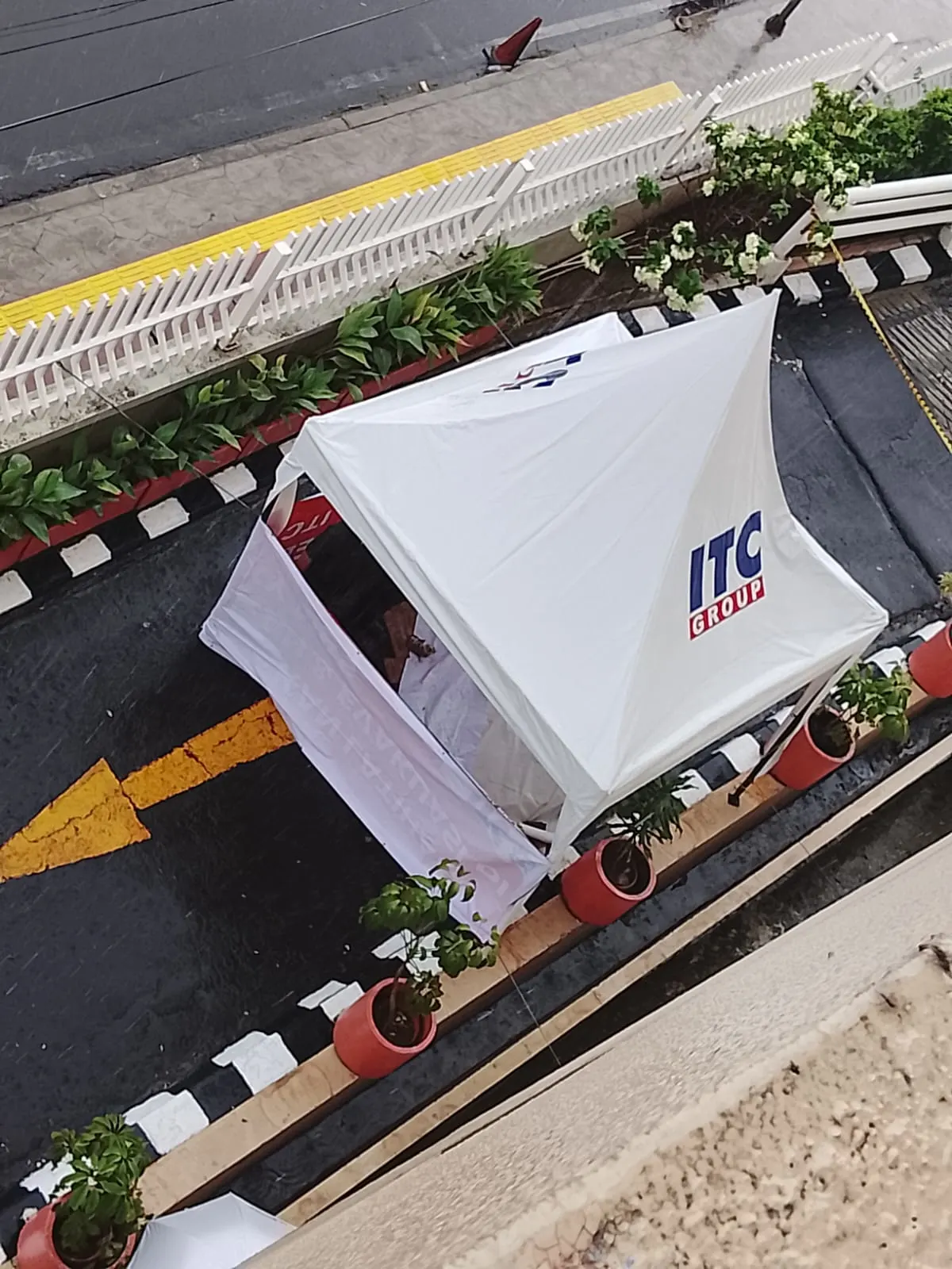 Tragedi Maut di ITC Roxy Mas: Pemuda Nekat Lompat dari Lantai Lima, Diduga Masalah Pribadi!
