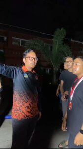 GMNI Gelar Aksi Solidaritas Bahu Membahu Bersama Petugas dalam Penanganan Banjir di Denpasar